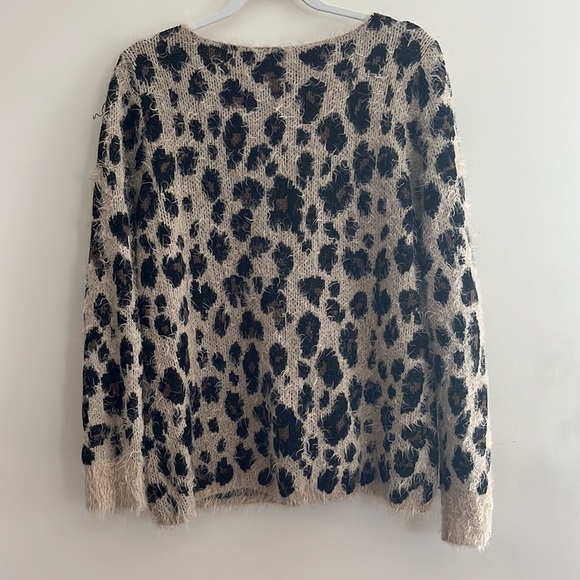 NY Collection Cheetah Sweater Fuzzy Texture Cozy animal Autumn Funky Winter - Picture 4 of 4